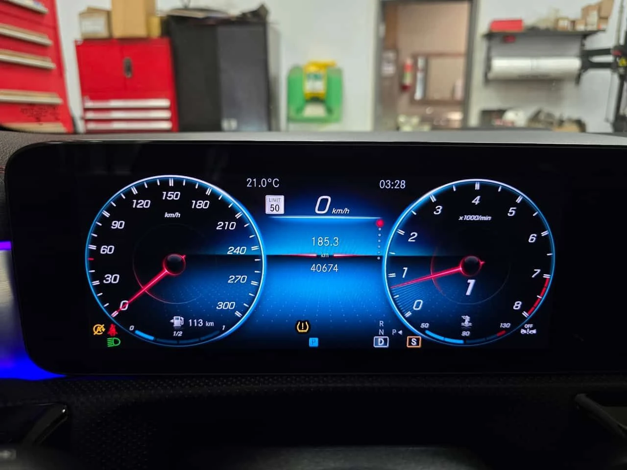 Mercedes-Benz CLA 45 AMG / DISTRONIC / 360 / ALCANTARA / AMBIENT , снимка 12 - Автомобили и джипове - 55574866