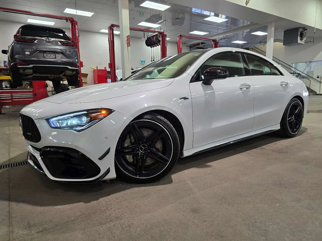 Mercedes-Benz CLA 45 AMG / DISTRONIC / 360 / ALCANTARA / AMBIENT , снимка 2 - Автомобили и джипове - 55574866