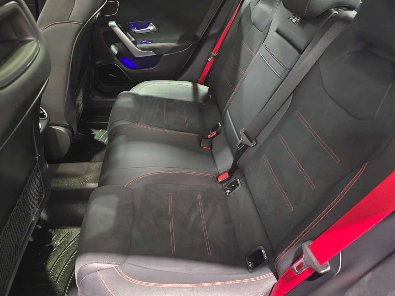 Mercedes-Benz CLA 45 AMG / DISTRONIC / 360 / ALCANTARA / AMBIENT , снимка 16 - Автомобили и джипове - 55574866