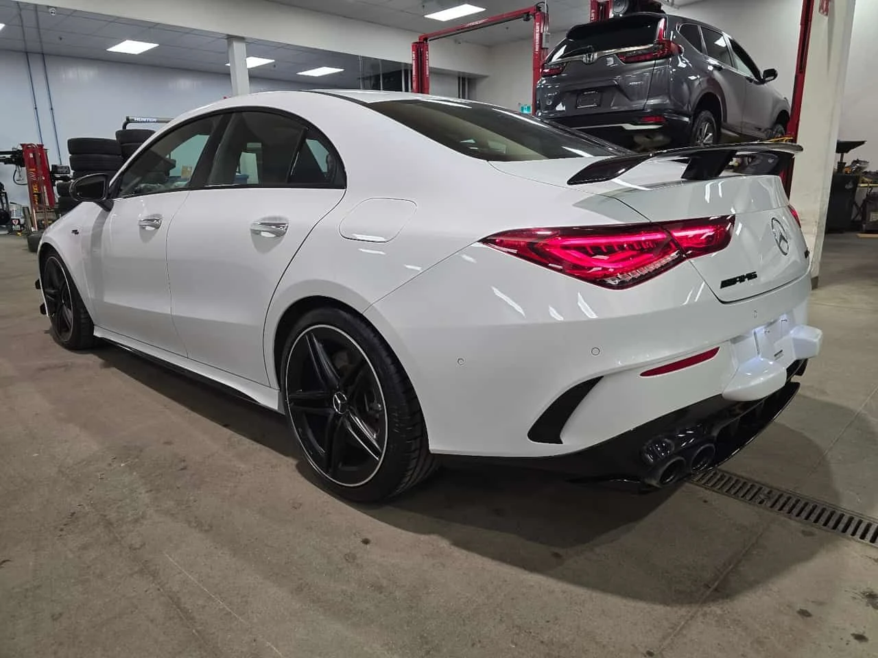 Mercedes-Benz CLA 45 AMG / DISTRONIC / 360 / ALCANTARA / AMBIENT , снимка 8 - Автомобили и джипове - 55574866