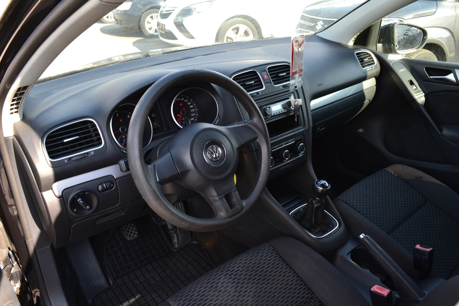 VW Golf 1.6TDI, снимка 9 - Автомобили и джипове - 55941150