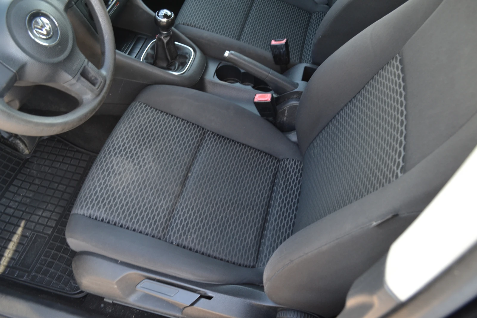 VW Golf 1.6TDI, снимка 8 - Автомобили и джипове - 55941150