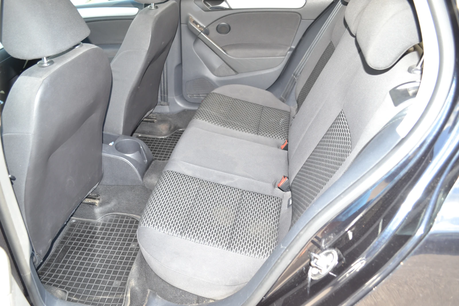 VW Golf 1.6TDI, снимка 7 - Автомобили и джипове - 55941150