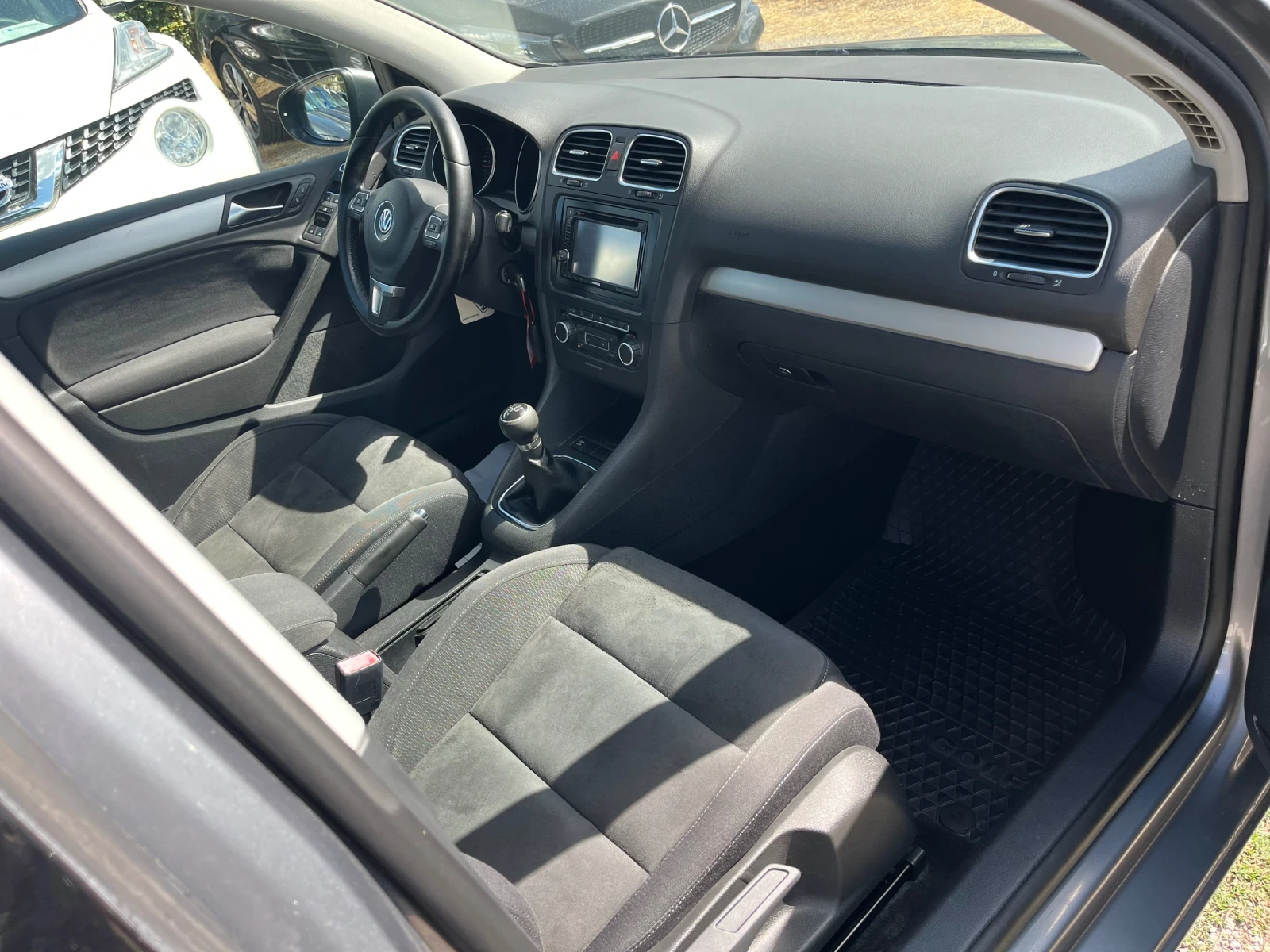 VW Golf 1.6TDi high line, снимка 7 - Автомобили и джипове - 55953422