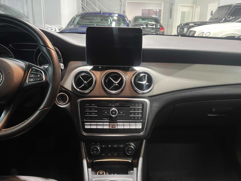 Mercedes-Benz GLA 250 * * CARFAX * * АВТО КРЕДИТ * * , снимка 9 - Автомобили и джипове - 53309643