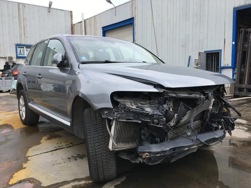 VW Touareg 3.0TDI BKS, снимка 3 - Автомобили и джипове - 22263244