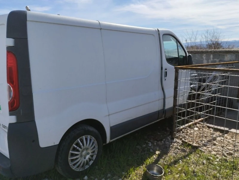 Renault Trafic 2.0dci/115kc, снимка 2 - Бусове и автобуси - 39969613