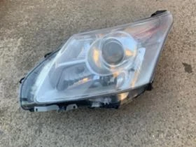 Фар за Toyota Avensis, снимка 1
