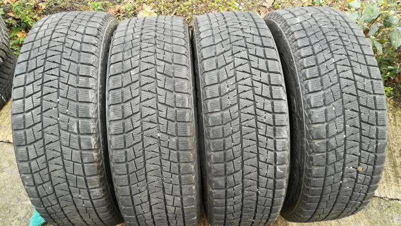 Гуми Зимни 225/65R17, снимка 1 - Гуми и джанти - 26781780