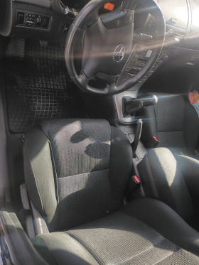 Toyota Avensis, снимка 13 - Автомобили и джипове - 45597915