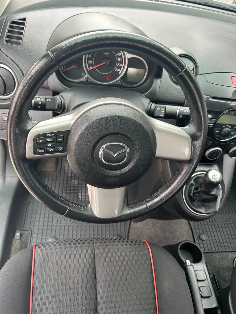 Mazda 2 1.3 Facelift , снимка 11 - Автомобили и джипове - 48129599