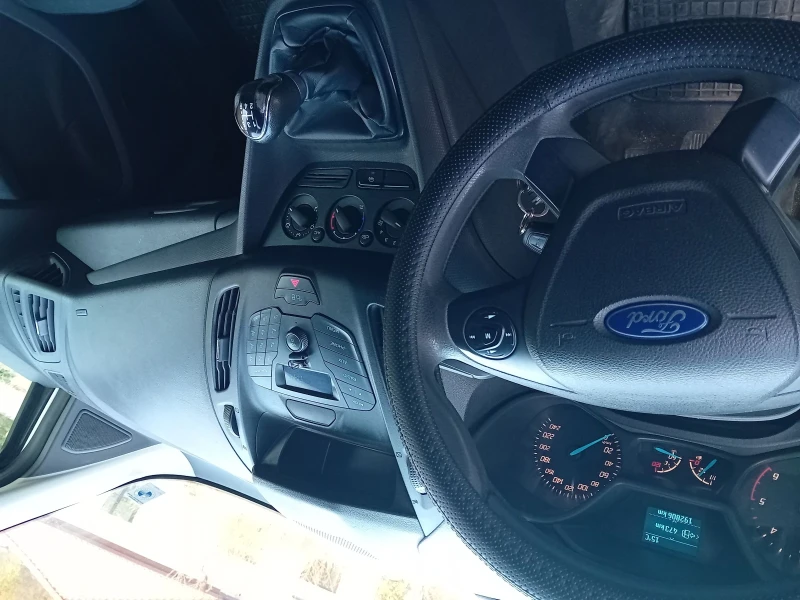 Ford Connect 1.5, снимка 9 - Автомобили и джипове - 47914262