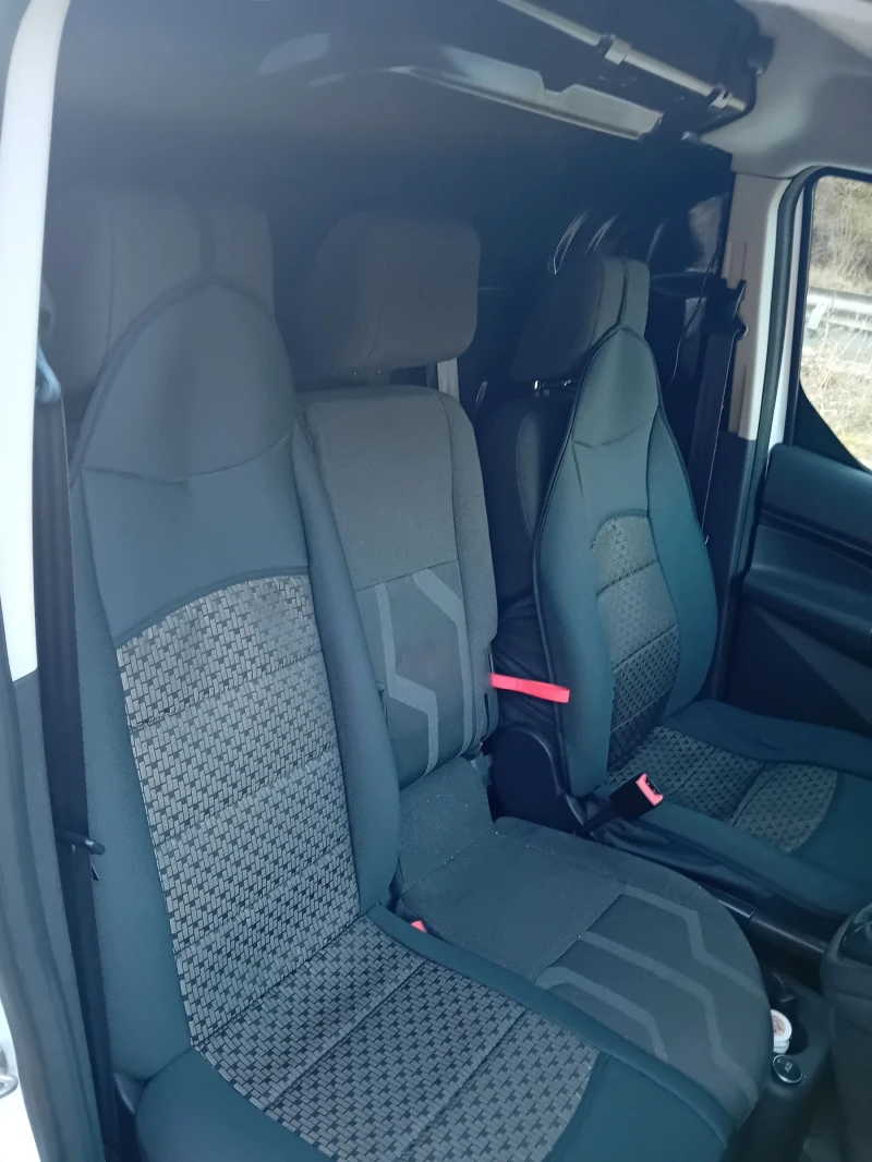 Ford Connect 1.5, снимка 7 - Автомобили и джипове - 47914262