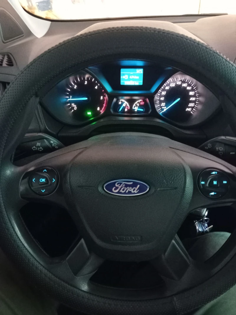 Ford Connect 1.5, снимка 11 - Автомобили и джипове - 47914262