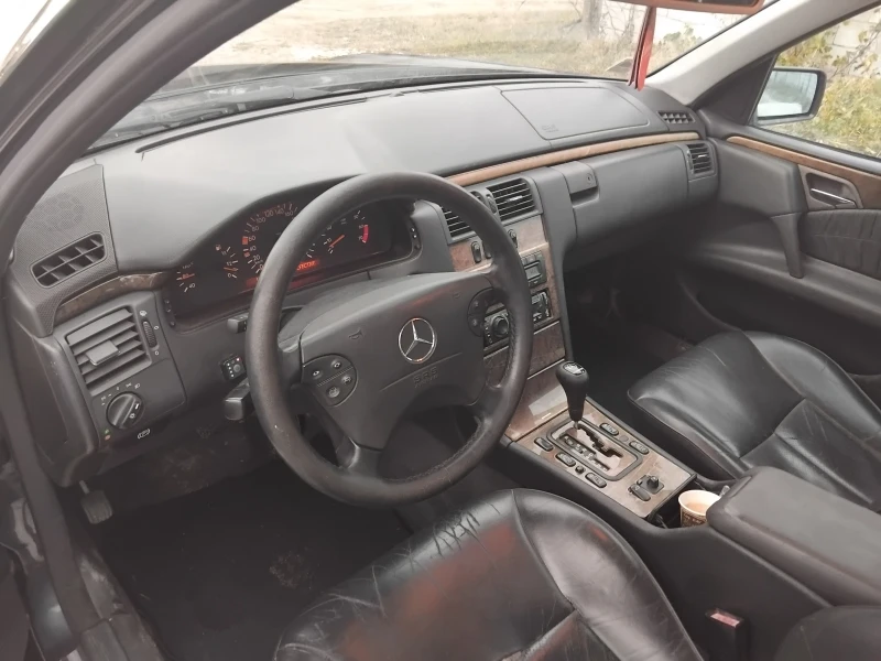 Mercedes-Benz E 320 LPG 4 Matic, снимка 6 - Автомобили и джипове - 48537938