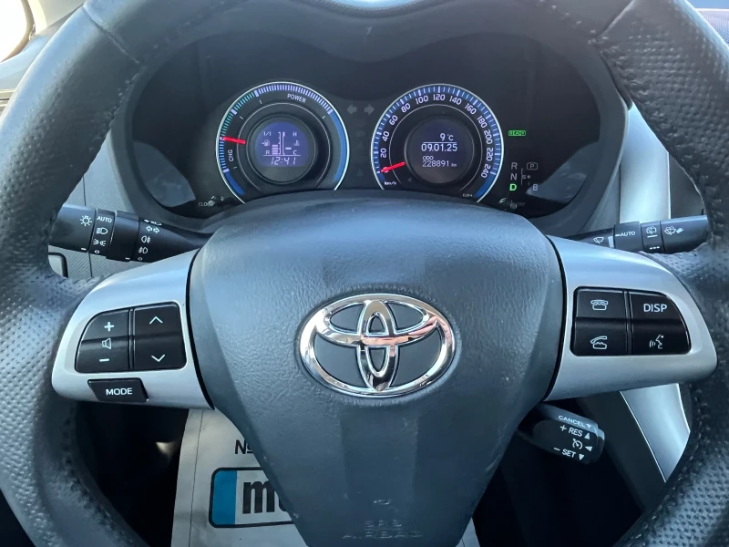 Toyota Auris 1.8 HYBRID Пълна сервизна история!, снимка 10 - Автомобили и джипове - 48615013