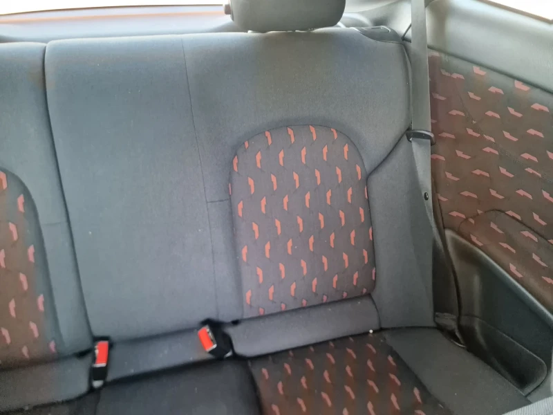 Mercedes-Benz C 180, снимка 13 - Автомобили и джипове - 52324352