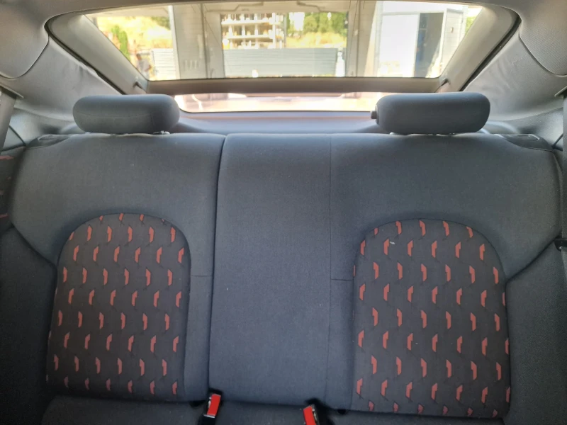 Mercedes-Benz C 180, снимка 12 - Автомобили и джипове - 52324352