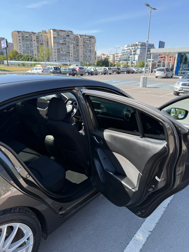 Mazda 3, снимка 10 - Автомобили и джипове - 52298247