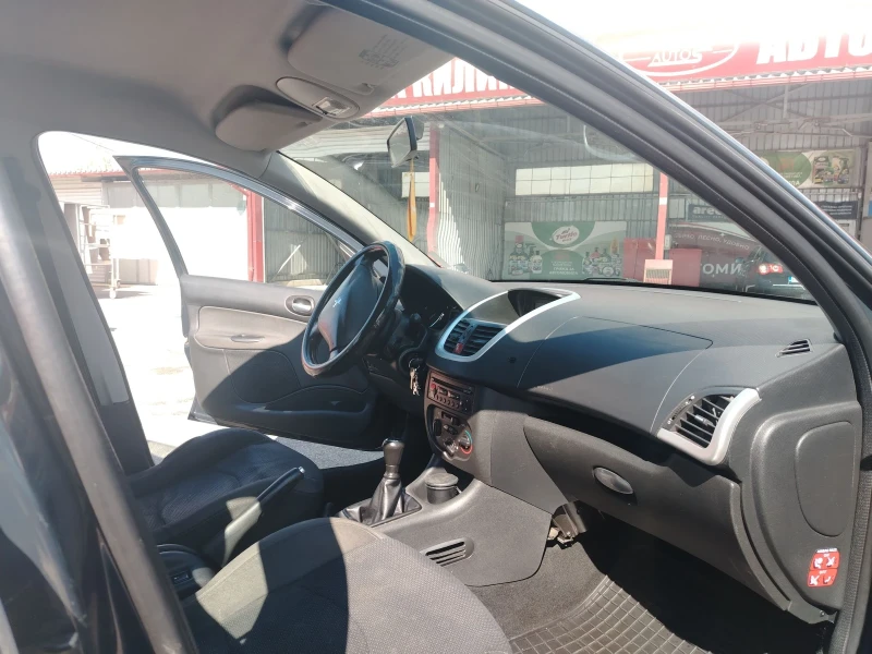Peugeot 206 1.4i газ, снимка 10 - Автомобили и джипове - 52047280