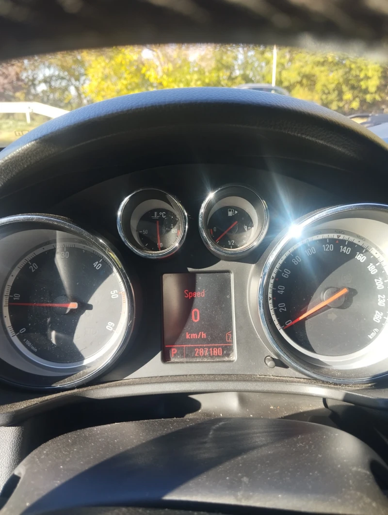 Opel Insignia, снимка 13 - Автомобили и джипове - 52526497