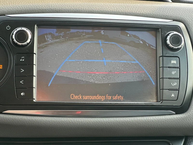 Toyota Yaris 1.33 EURO6B/NAVI/KAMERA, снимка 16 - Автомобили и джипове - 52149089