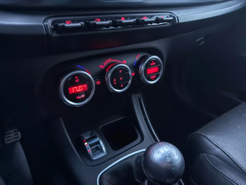Alfa Romeo Giulietta 1.4 TURBO ПАНО КОЖА НАВИ, снимка 11 - Автомобили и джипове - 53448273