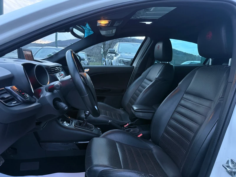 Alfa Romeo Giulietta 1.4 TURBO ПАНО КОЖА НАВИ, снимка 5 - Автомобили и джипове - 53448273