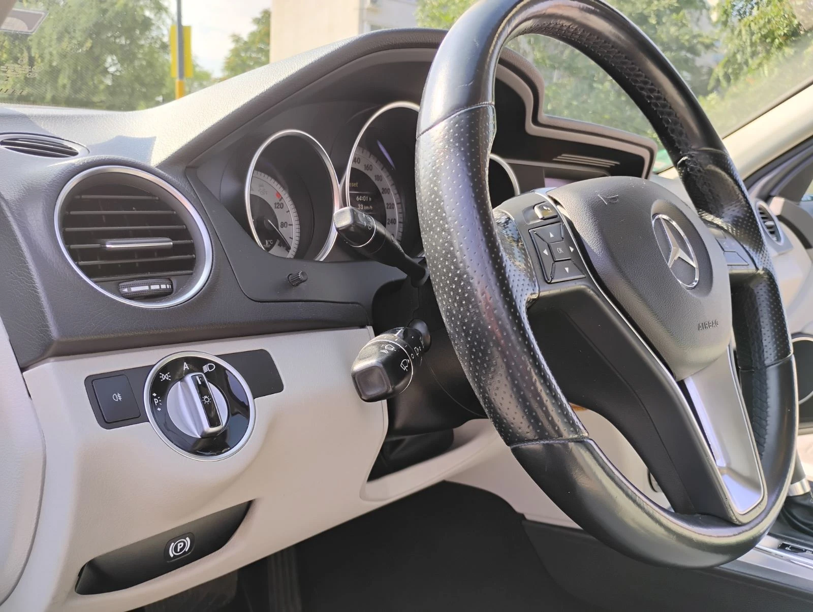 Mercedes-Benz C 180 1, 8 CGI - изображение 6