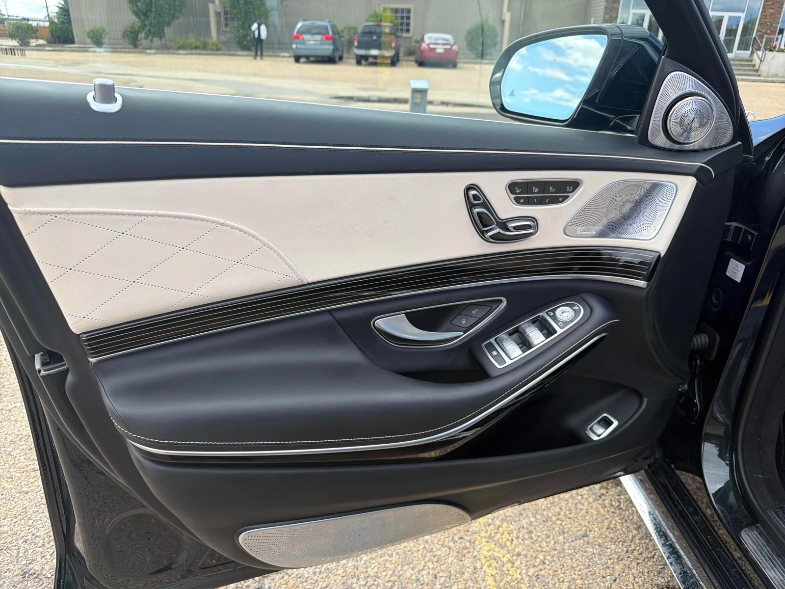 Mercedes-Benz S 63 AMG 4D Burmester/Designo Leather, снимка 15 - Автомобили и джипове - 54970394