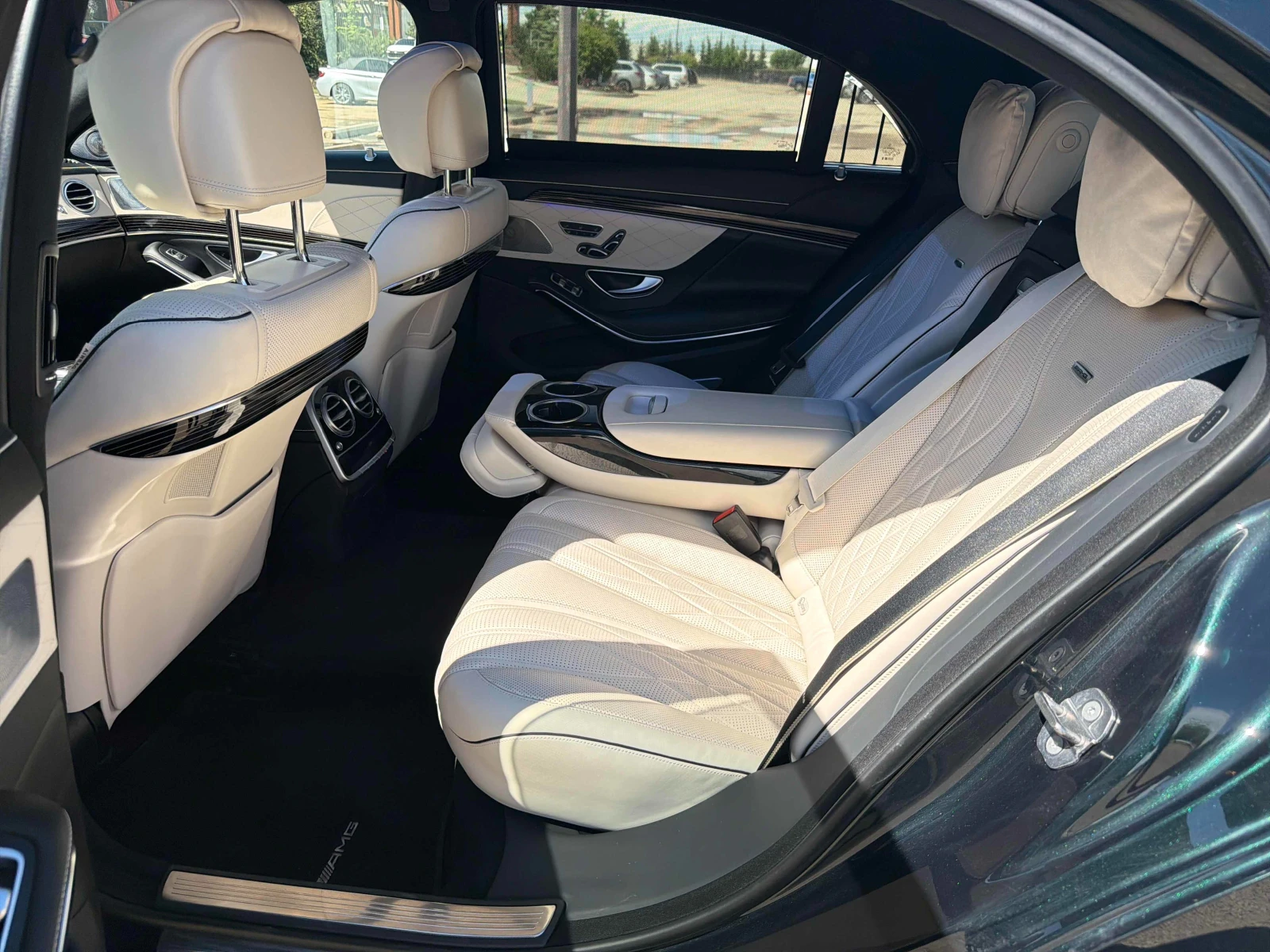 Mercedes-Benz S 63 AMG 4D Burmester/Designo Leather, снимка 13 - Автомобили и джипове - 54970394