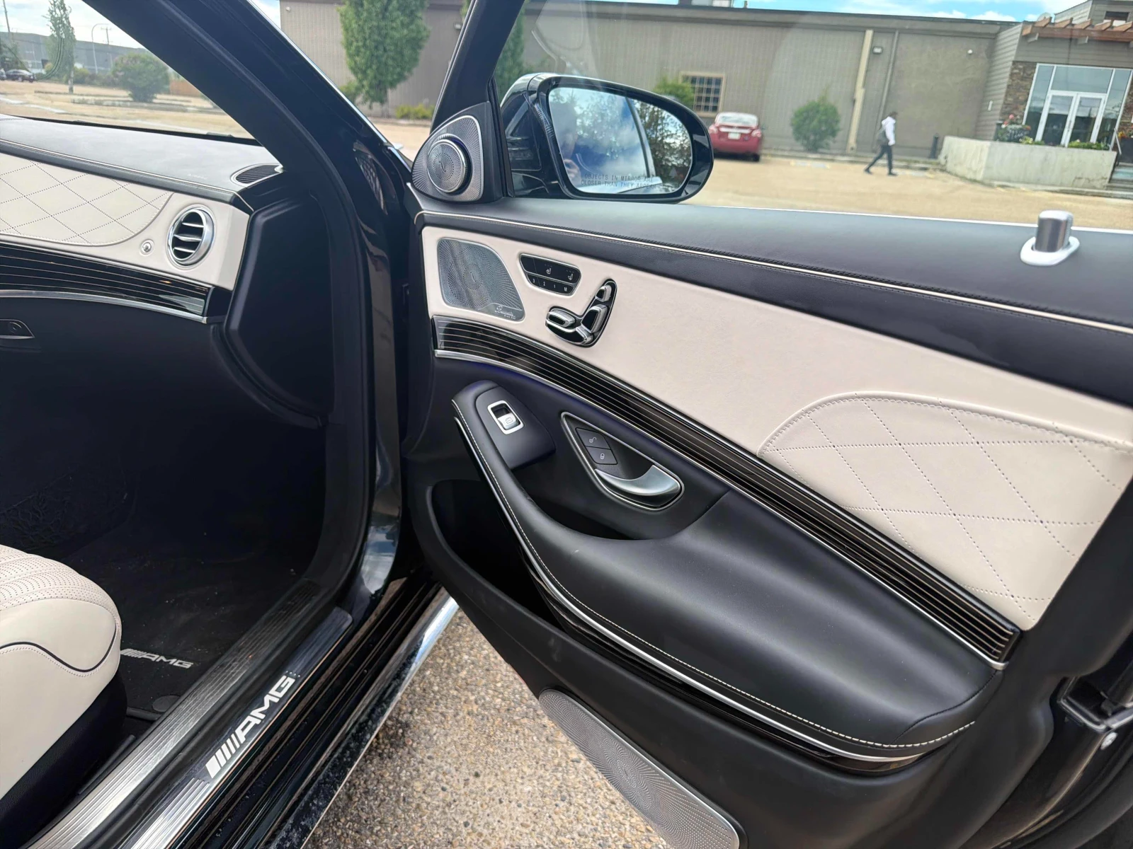 Mercedes-Benz S 63 AMG 4D Burmester/Designo Leather, снимка 16 - Автомобили и джипове - 54970394