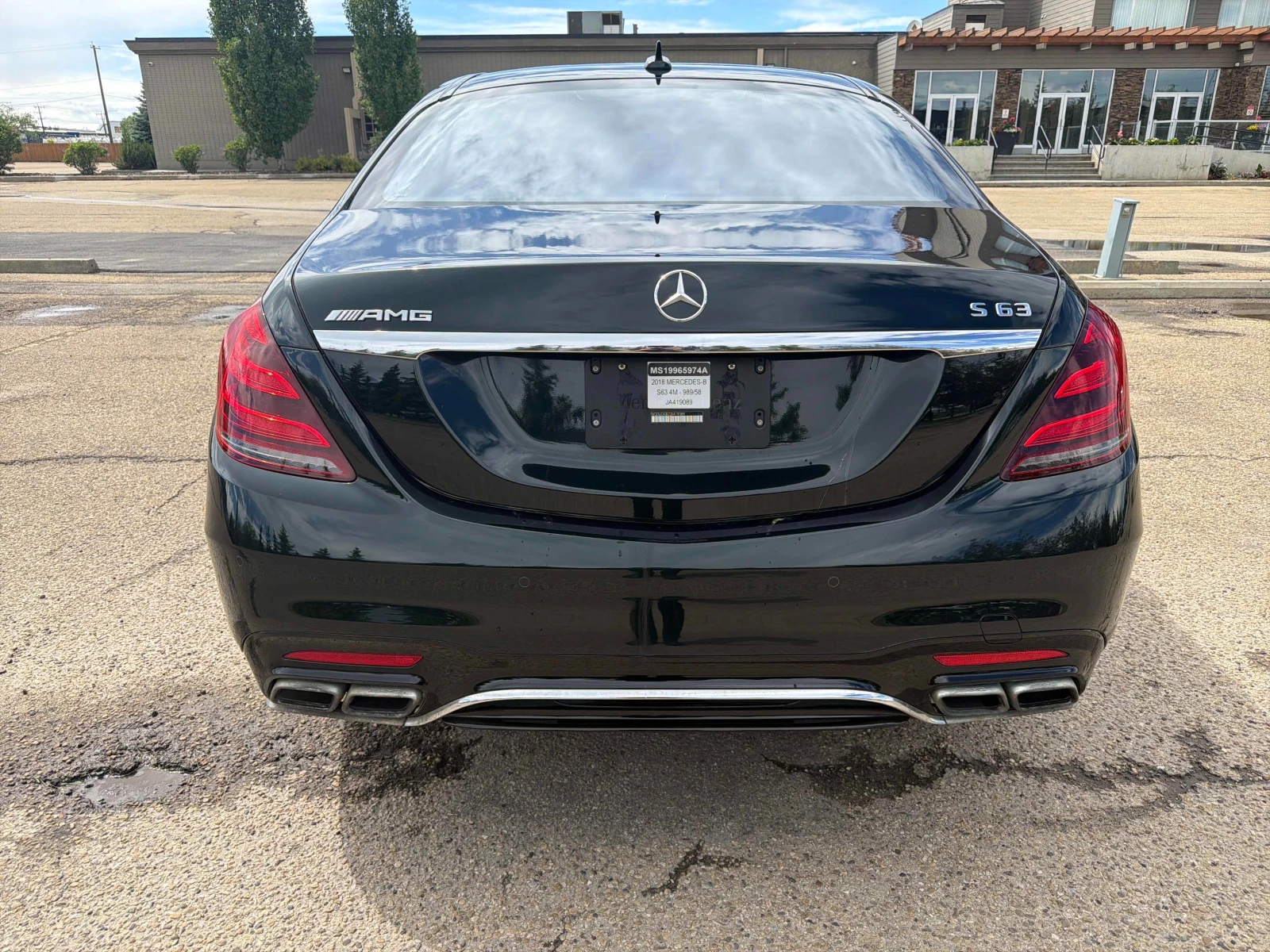 Mercedes-Benz S 63 AMG 4D Burmester/Designo Leather, снимка 3 - Автомобили и джипове - 54970394