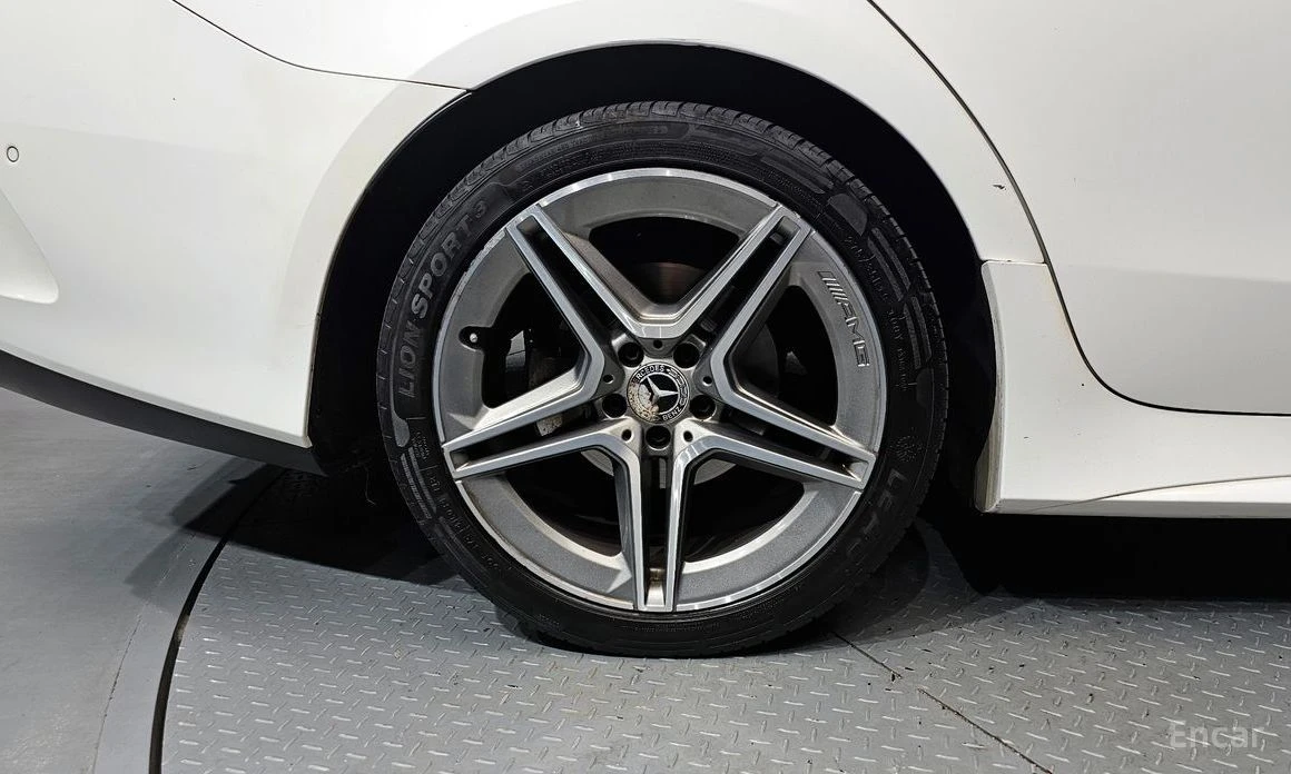 Mercedes-Benz CLS 300, снимка 5 - Автомобили и джипове - 55474206
