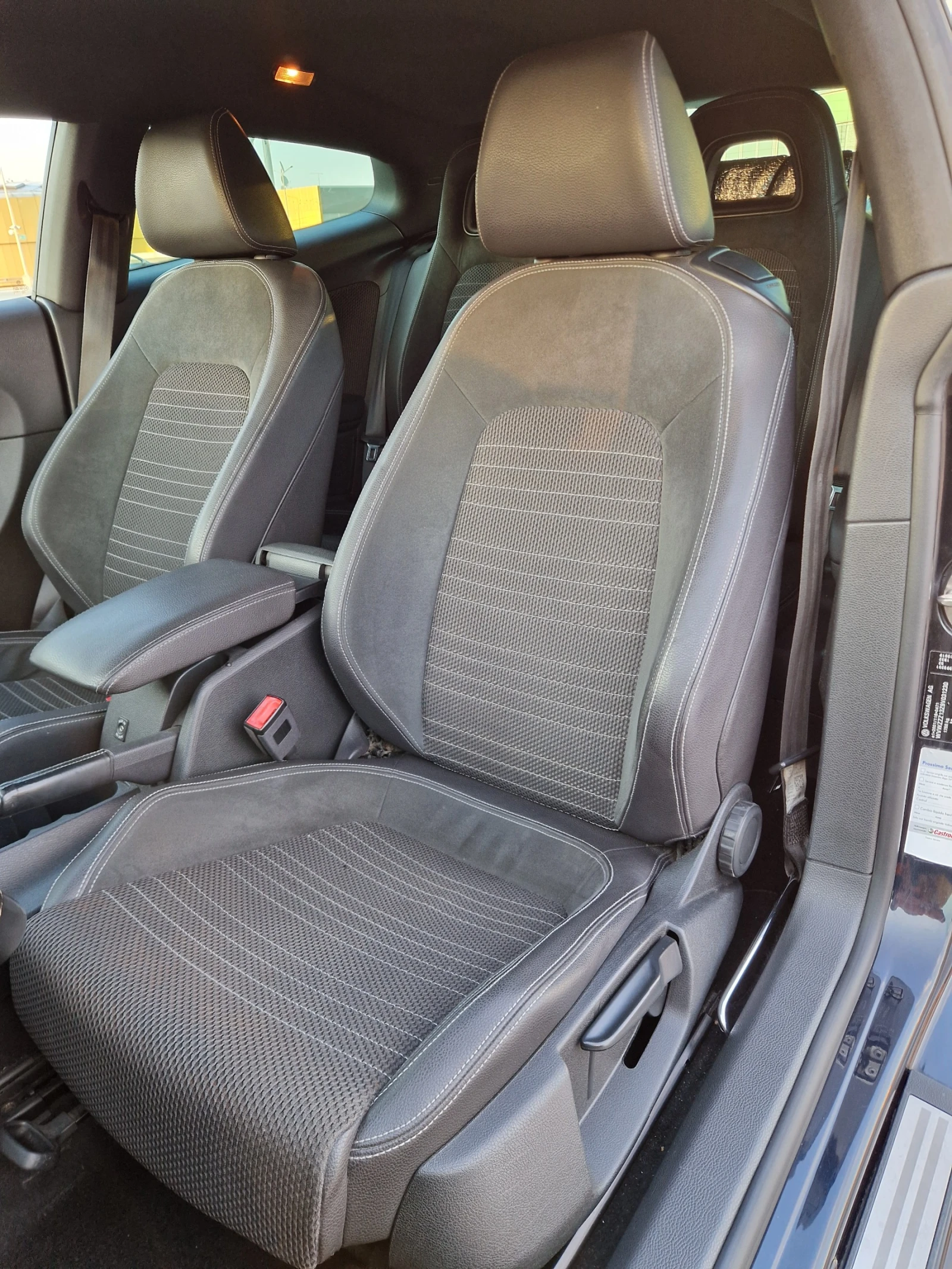 VW Scirocco 2.0 TDI, снимка 11 - Автомобили и джипове - 55832103