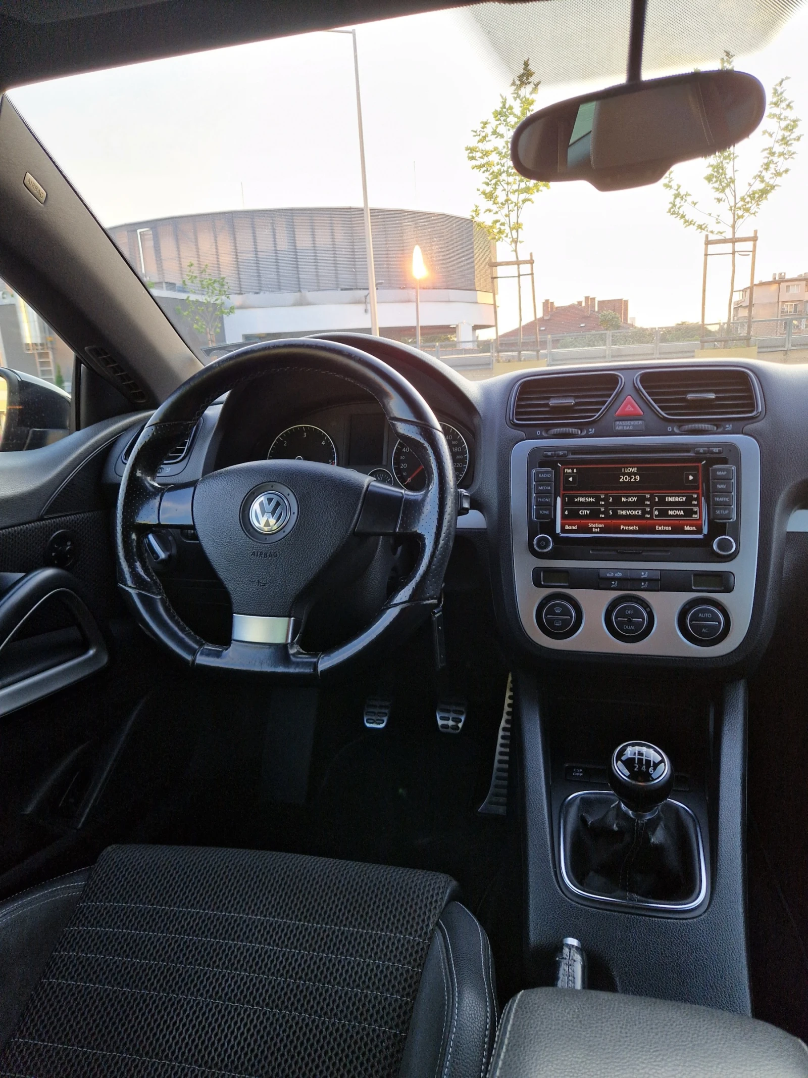 VW Scirocco 2.0 TDI, снимка 10 - Автомобили и джипове - 55832103