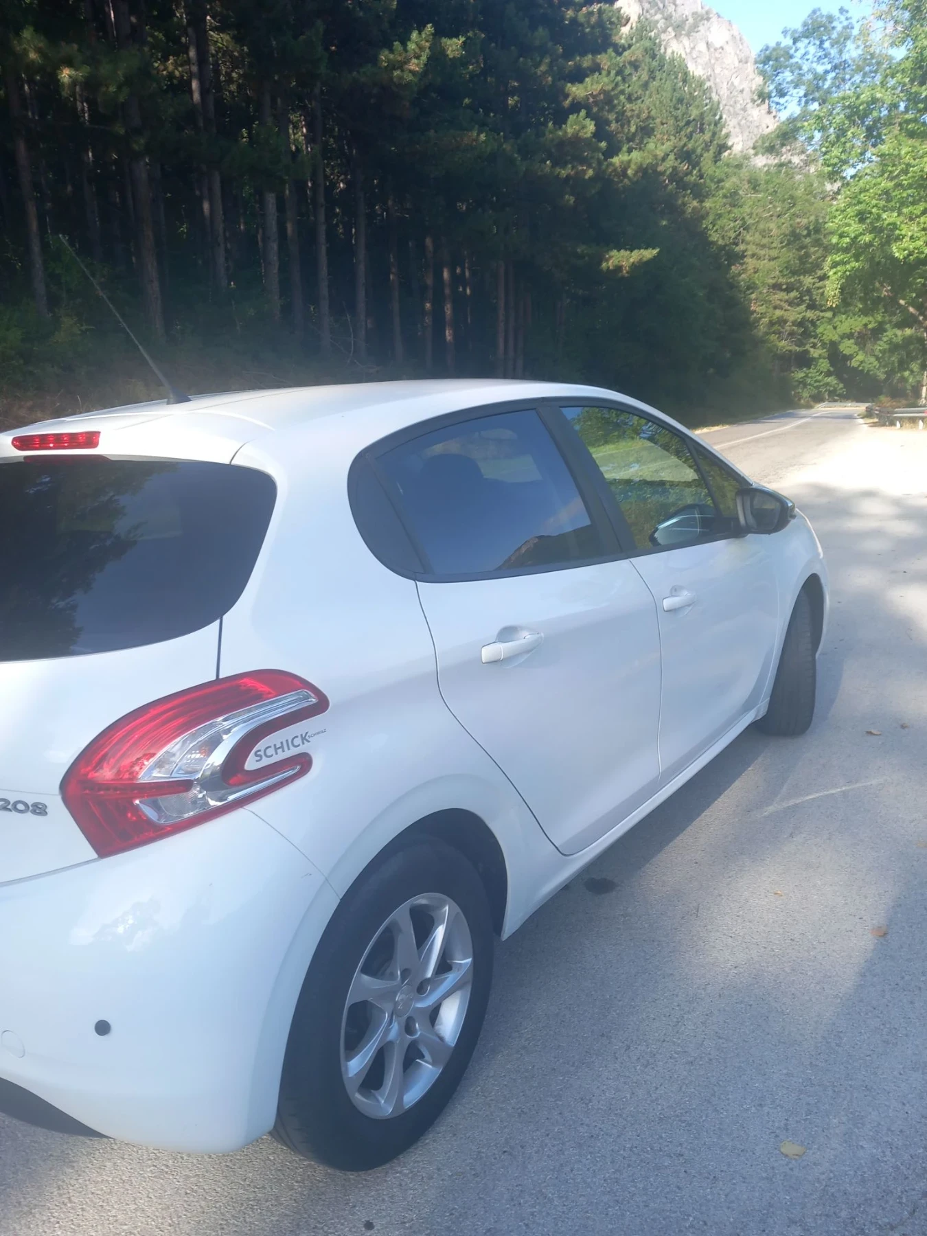 Peugeot 208 63000км, снимка 4 - Автомобили и джипове - 55878011