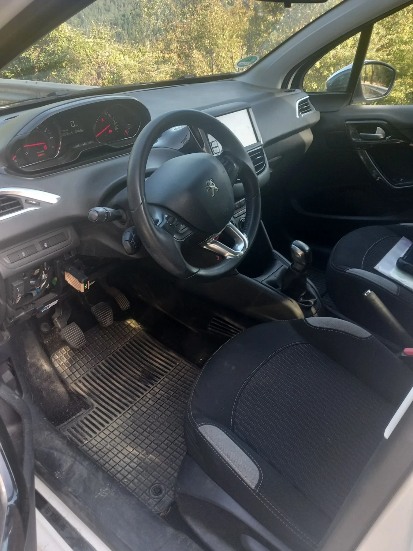 Peugeot 208 63000км, снимка 7 - Автомобили и джипове - 55878011