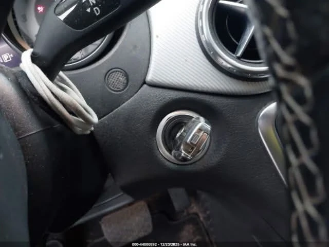 Mercedes-Benz GLA 250, снимка 13 - Автомобили и джипове - 53028766