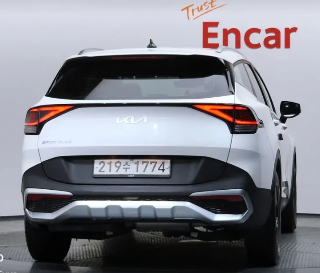 Kia Sportage * АВТО КРЕДИТ* ЦЕНА ДО БГ * Сервизна история * , снимка 4 - Автомобили и джипове - 55301111