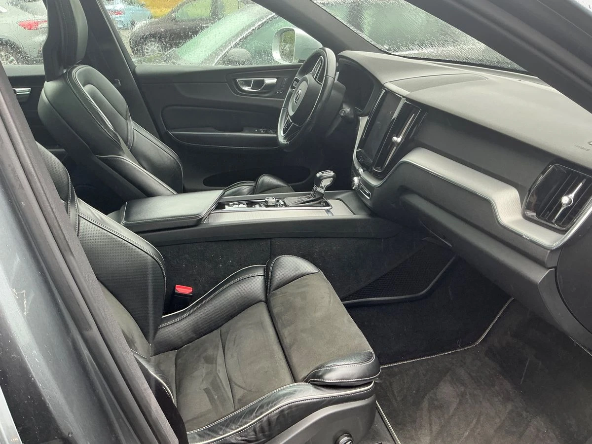 Volvo XC60 2.0* D5* R-Design* AWD - изображение 9