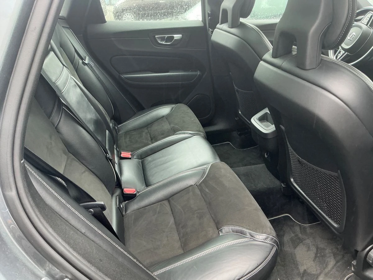 Volvo XC60 2.0* D5* R-Design* AWD - изображение 10
