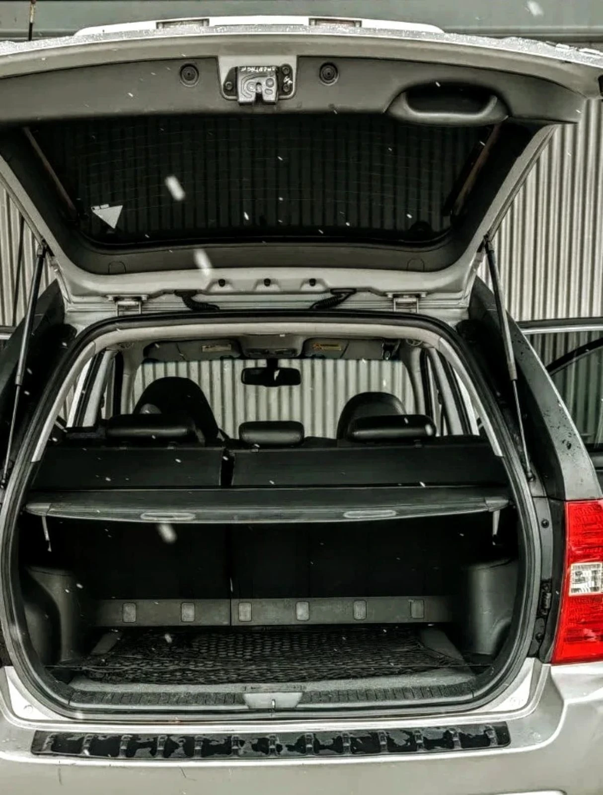 Kia Sportage Газов Инжекцион_8л/100км_Верига_Първи собственик !, снимка 4 - Автомобили и джипове - 54165114