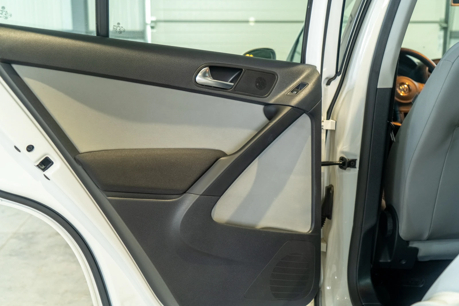 VW Tiguan 2.0TDI = 2011 = TOP = ЛИЗИНГ, снимка 14 - Автомобили и джипове - 54479046