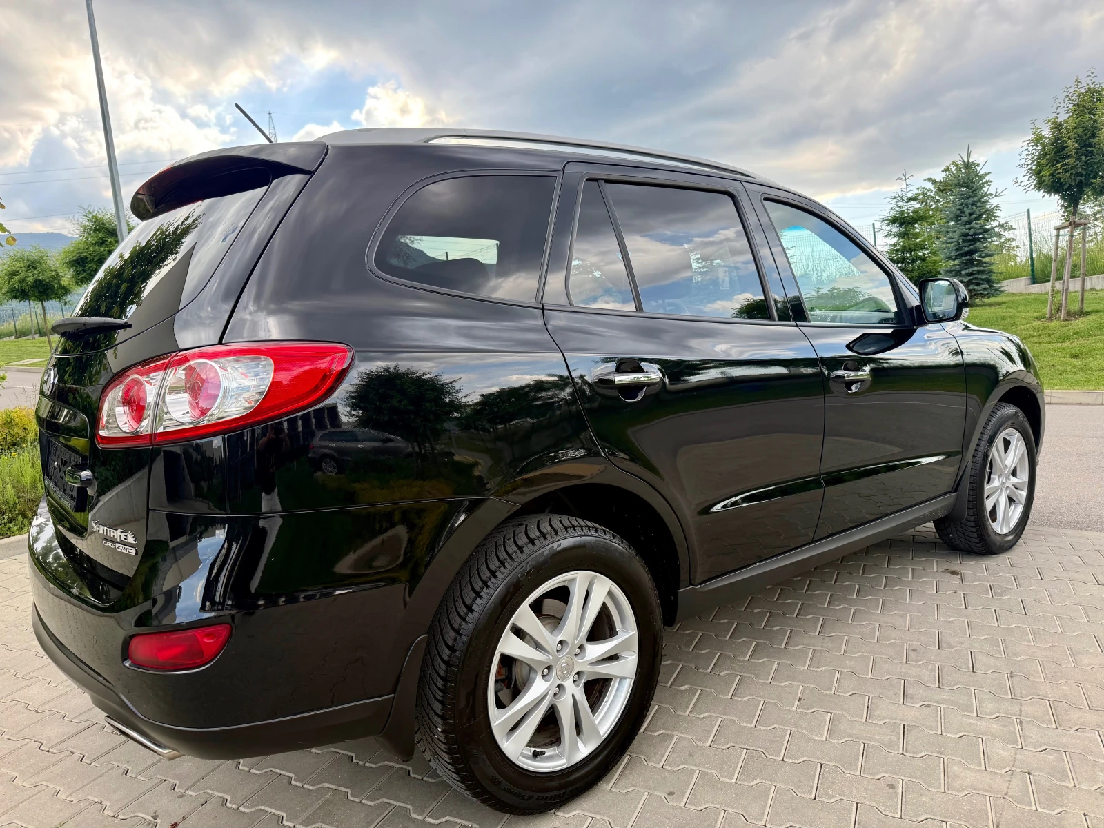 Hyundai Santa fe 2.2 CRDI FACE/AUTOMAT/NAVI/KOJA/CARPLAY, снимка 4 - Автомобили и джипове - 54827553