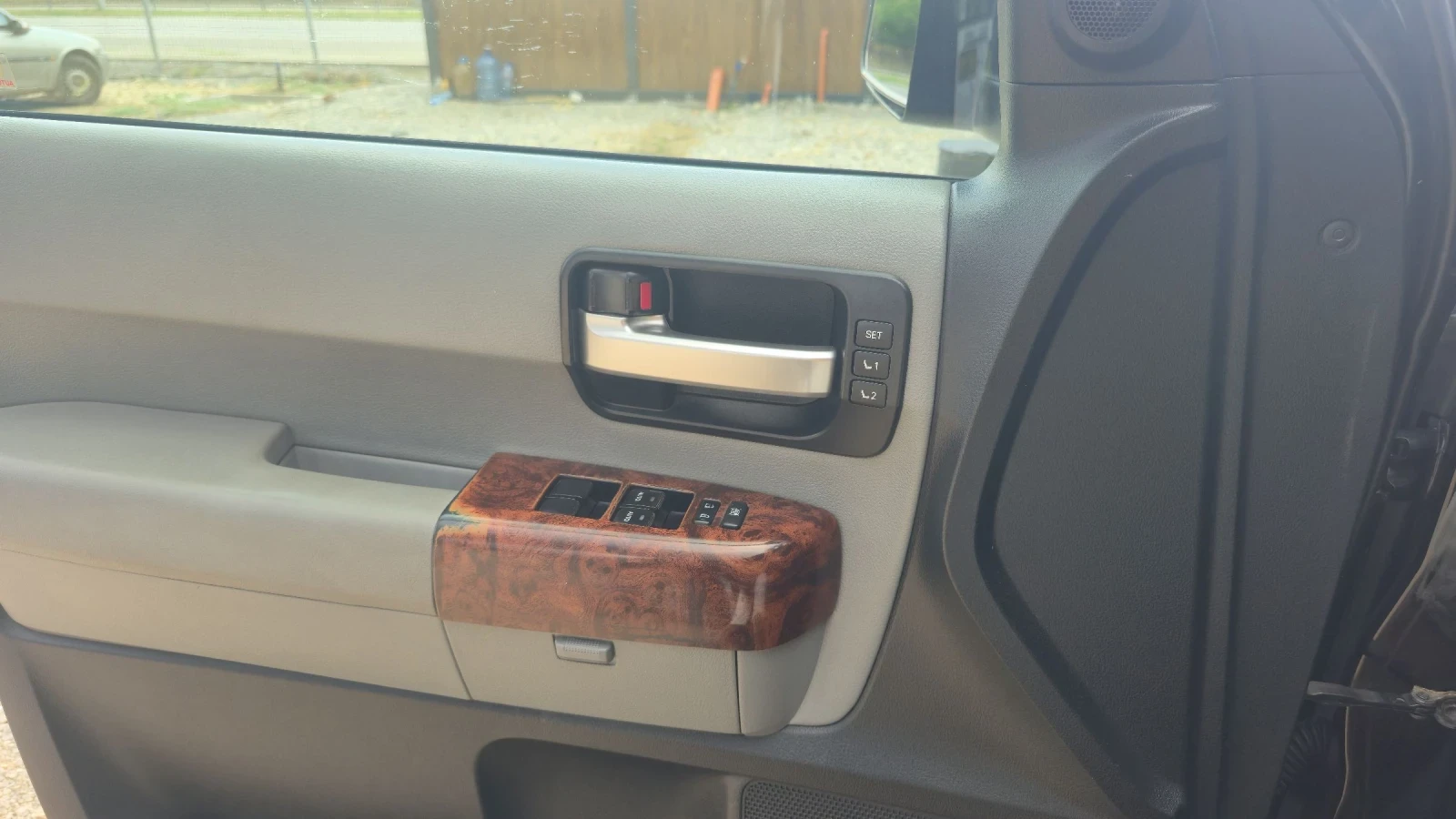 Toyota Sequoia PLATINUM 5.7 V8 4WD 381 �.�. LPG  | Mobile.bg � ����������� 17
