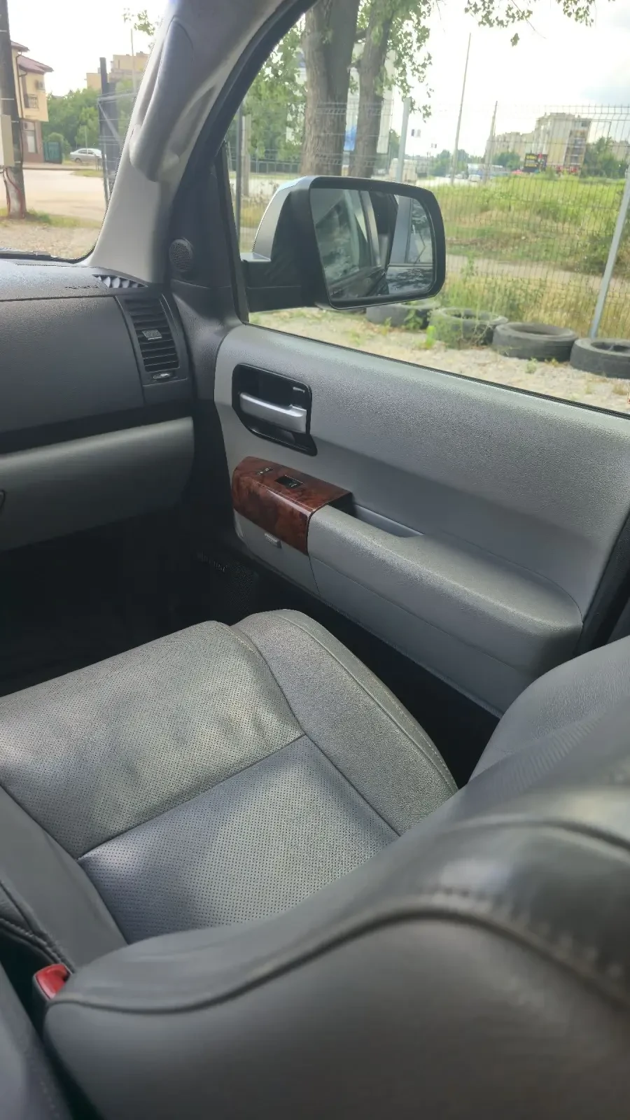 Toyota Sequoia PLATINUM 5.7 V8 4WD 381 �.�. LPG  | Mobile.bg � ����������� 12