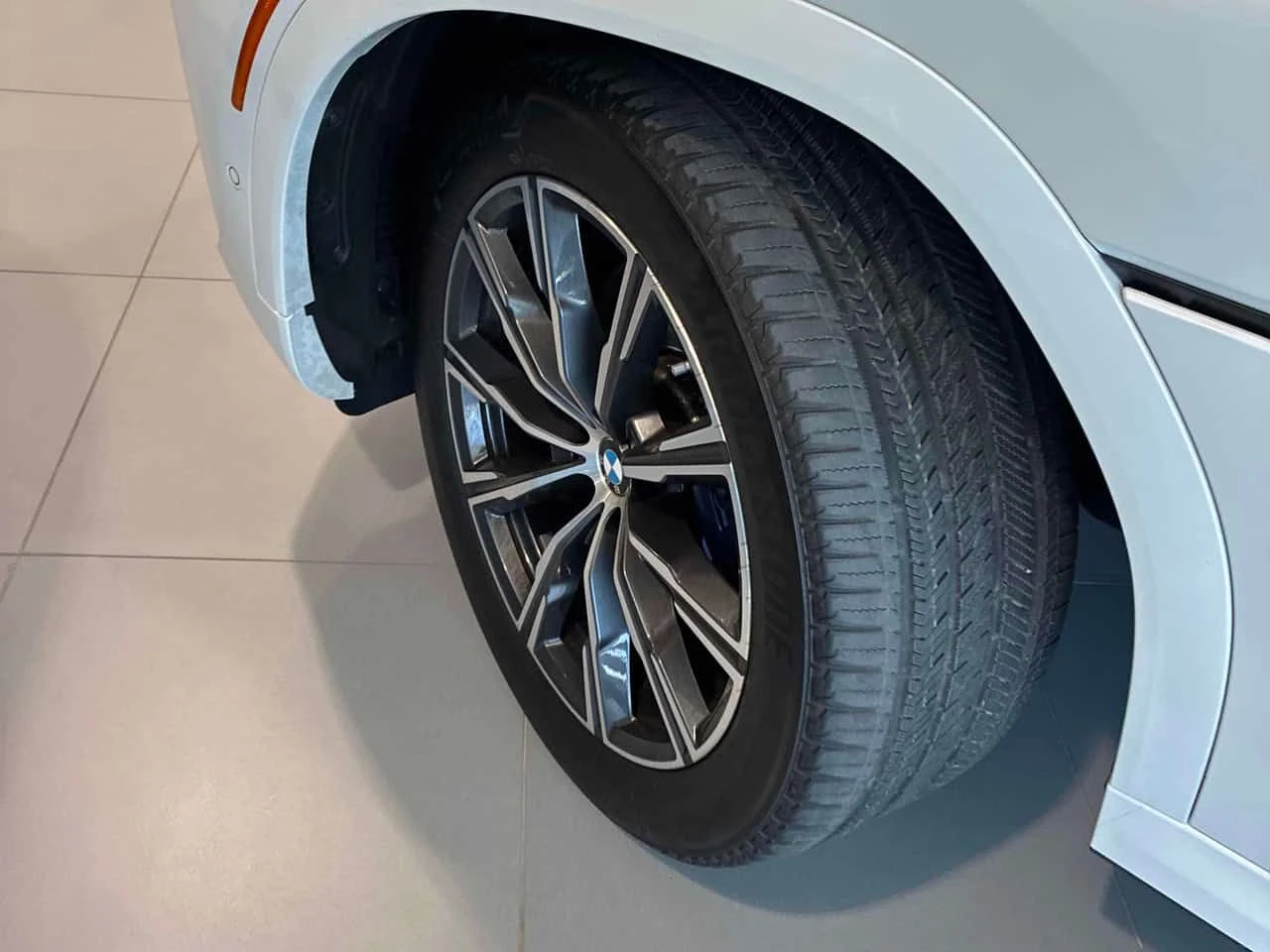 BMW X6 xDrive40i | CARFAX | АВТОКРЕДИТ БЕЗ ПЪРВОНАЧАЛНА , снимка 6 - Автомобили и джипове - 55601555