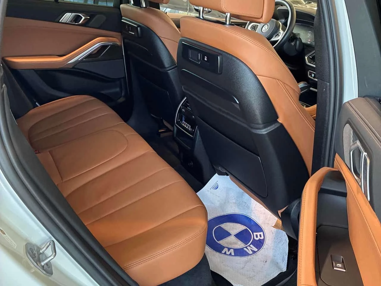 BMW X6 xDrive40i | CARFAX | АВТОКРЕДИТ БЕЗ ПЪРВОНАЧАЛНА , снимка 11 - Автомобили и джипове - 55601555