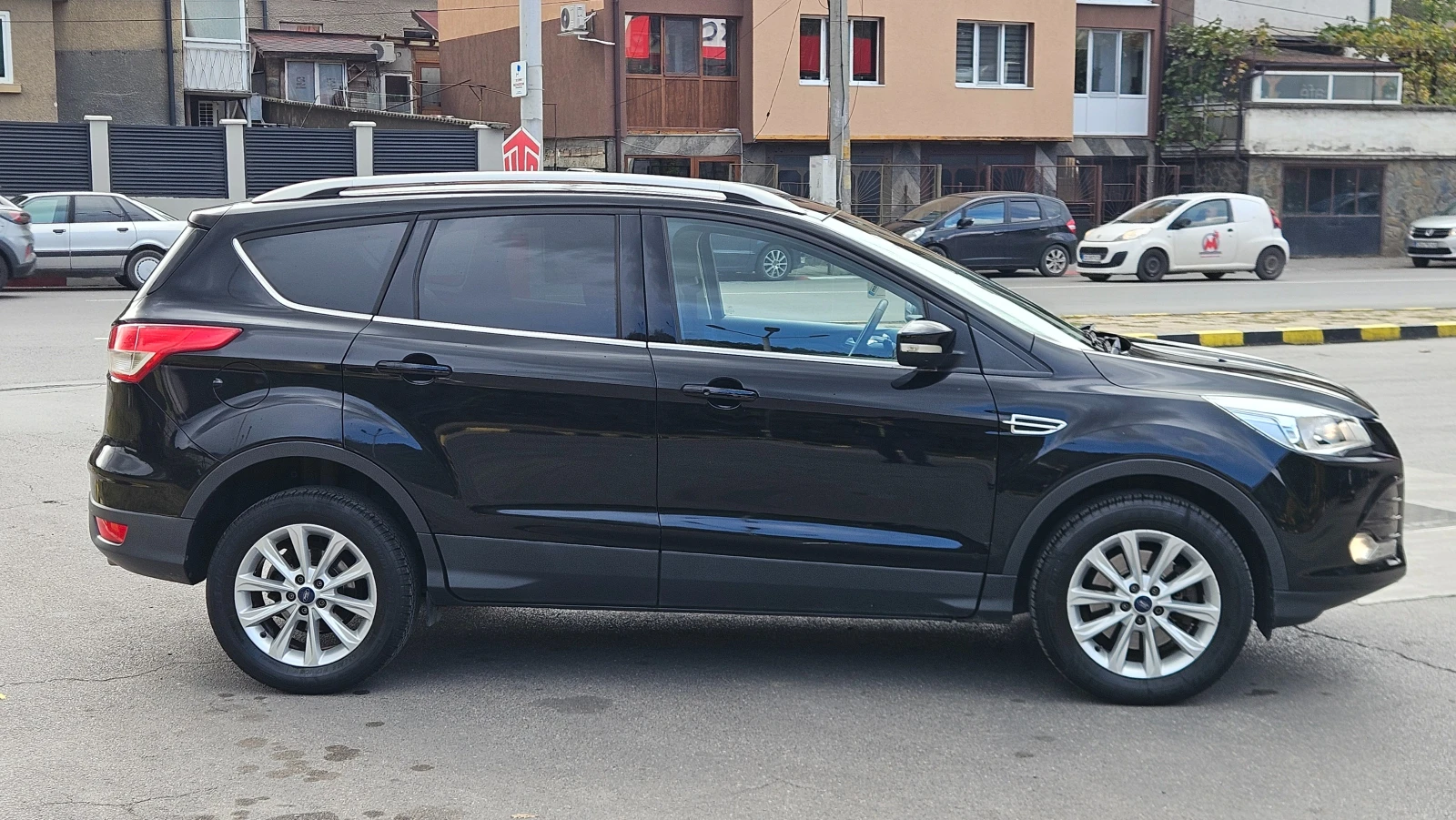 Ford Kuga 2.0Hdi TITANIUM/Klimatronik/Koja, снимка 6 - Автомобили и джипове - 56584995